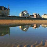 Rivage Maison Spacieuse 10 P 5 2 Sdb 2 Wc Confort Avec Jardin, Belle Terrasse Amenagee, Parking Privatif, A 2 Kms D'une Petite Plage, 3kms D'omaha Et Port En Bessin Grand-Hameau