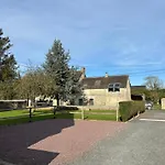 Rivage Maison Spacieuse 10 P 5 2 Sdb 2 Wc Confort Avec Jardin, Belle Terrasse Amenagee, Parking Privatif, A 2 Kms D'une Petite Plage, 3kms D'omaha Et Port En Bessin *