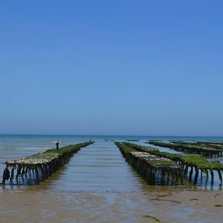Rivage Maison Spacieuse 10 P 5 2 Sdb 2 Wc Confort Avec Jardin, Belle Terrasse Amenagee, Parking Privatif, A 2 Kms D'une Petite Plage, 3kms D'omaha Et Port En Bessin Prázdninový dům Grand-Hameau