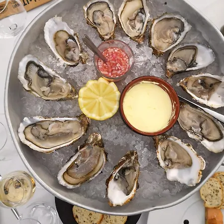 Rivage Maison Spacieuse 10 P 5 2 Sdb 2 Wc Confort Avec Jardin, Belle Terrasse Amenagee, Parking Privatif, A 3km D'omaha Et Port En Bessin *