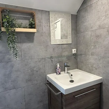Prázdninový dům Rivage Maison Spacieuse 10 P 5 2 Sdb 2 Wc Confort Avec Jardin, Belle Terrasse Amenagee, Parking Privatif, A 2 Kms D'une Petite Plage, 3kms D'omaha Et Port En Bessin