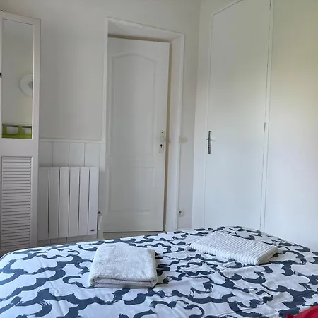 Prázdninový dům Rivage Maison Spacieuse 10 P 5 2 Sdb 2 Wc Confort Avec Jardin, Belle Terrasse Amenagee, Parking Privatif, A 2 Kms D'une Petite Plage, 3kms D'omaha Et Port En Bessin