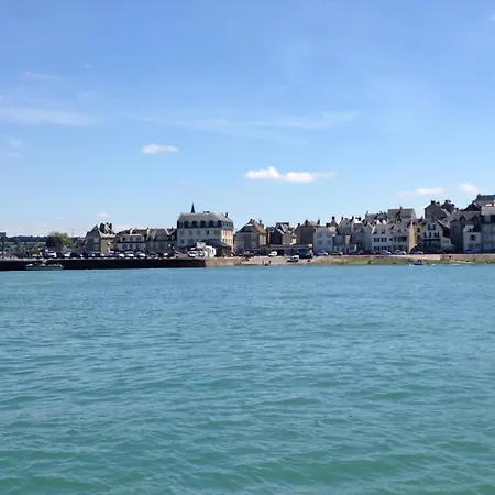 Rivage Maison Spacieuse 10 P 5 2 Sdb 2 Wc Confort Avec Jardin, Belle Terrasse Amenagee, Parking Privatif, A 2 Kms D'une Petite Plage, 3kms D'omaha Et Port En Bessin * Grand-Hameau