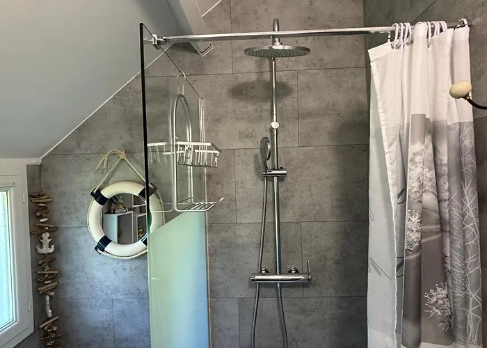 Rivage Maison Spacieuse 10 P 5 2 Sdb 2 Wc Confort Avec Jardin, Belle Terrasse Aménagée, Parking Privatif, à 2 Kms D'une Petite Plage, 3kms D'omaha Et Port En Bessin *