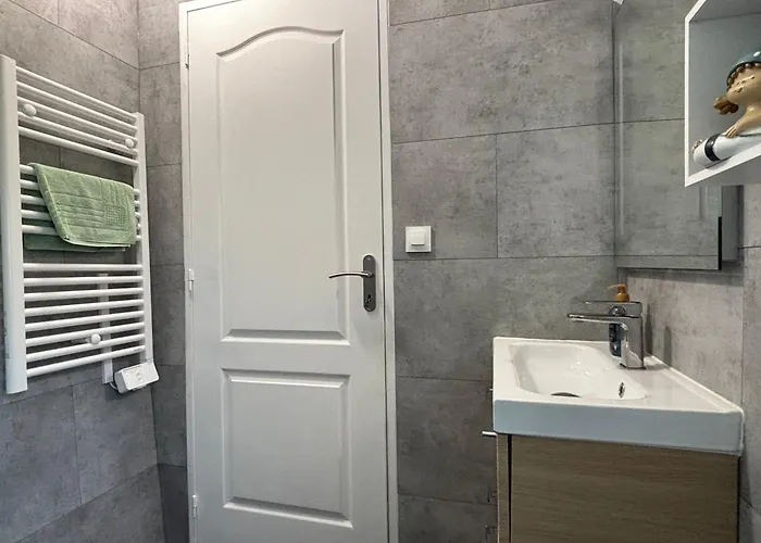 Rivage Maison Spacieuse 10 P 5 2 Sdb 2 Wc Confort Avec Jardin, Belle Terrasse Aménagée, Parking Privatif, à 2 Kms D'une Petite Plage, 3kms D'omaha Et Port En Bessin * Grand-Hameau